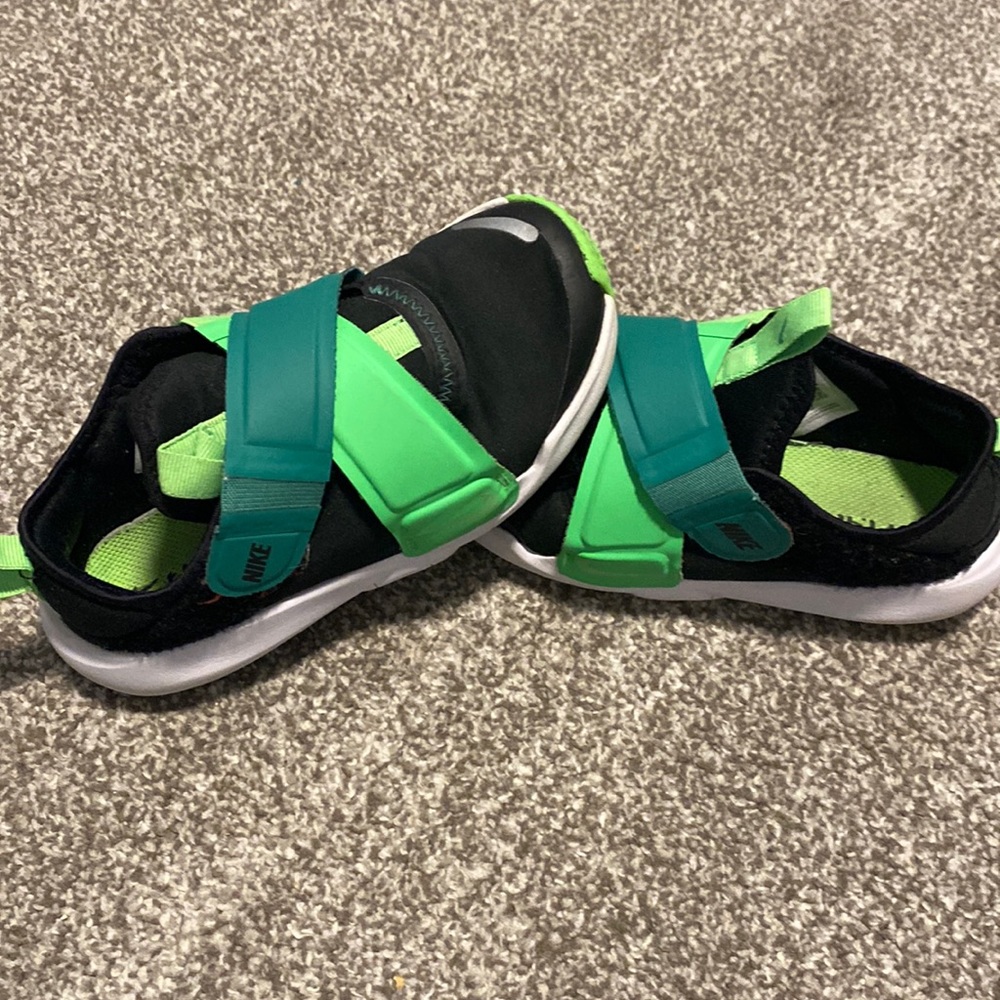 Nike Flex Advance Low-Top kids 13.5